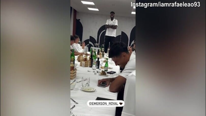 Milan, rito di iniziazione per Emerson Royal