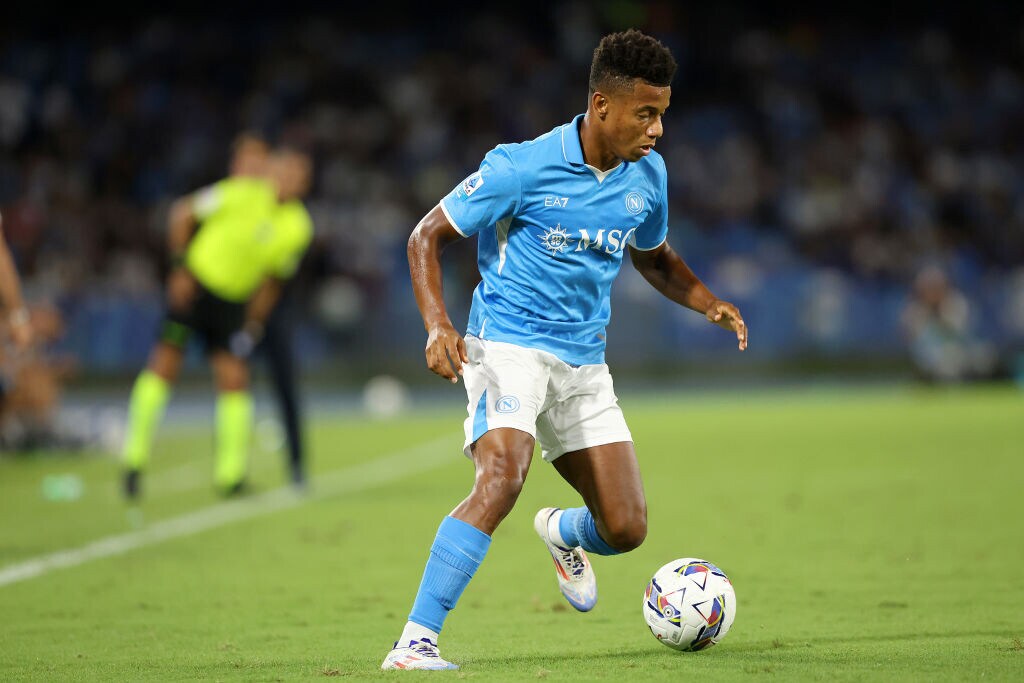 Napoli, rapinato David Neres. Roma: in arrivo Hermoso e Hummels