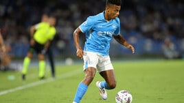 Napoli, rapinato David Neres. Roma: in arrivo Hermoso e Hummels