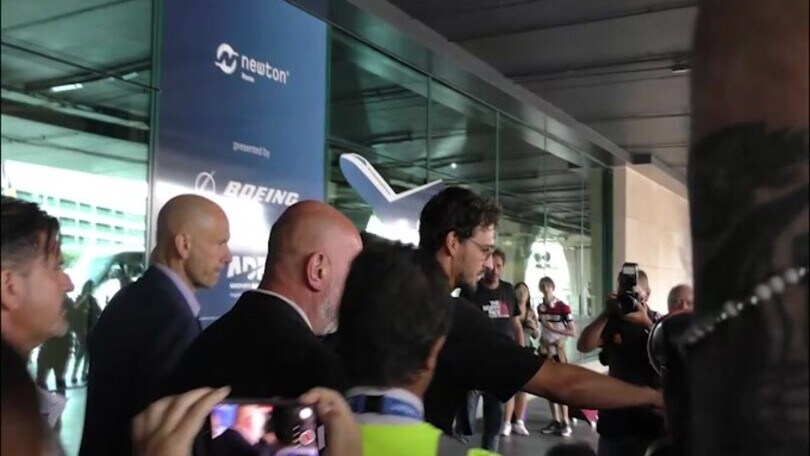 Hummels sbarca a Fiumicino: "Forza Roma"