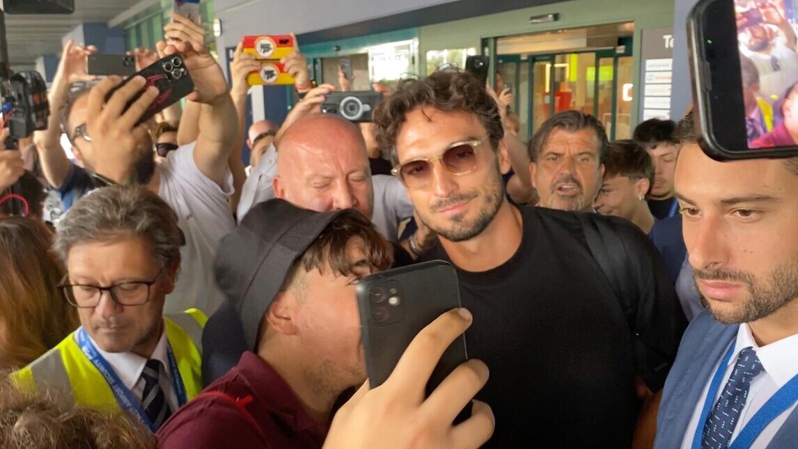 Roma, ecco Hummels: il difensore è sbarcato a Fiumicino