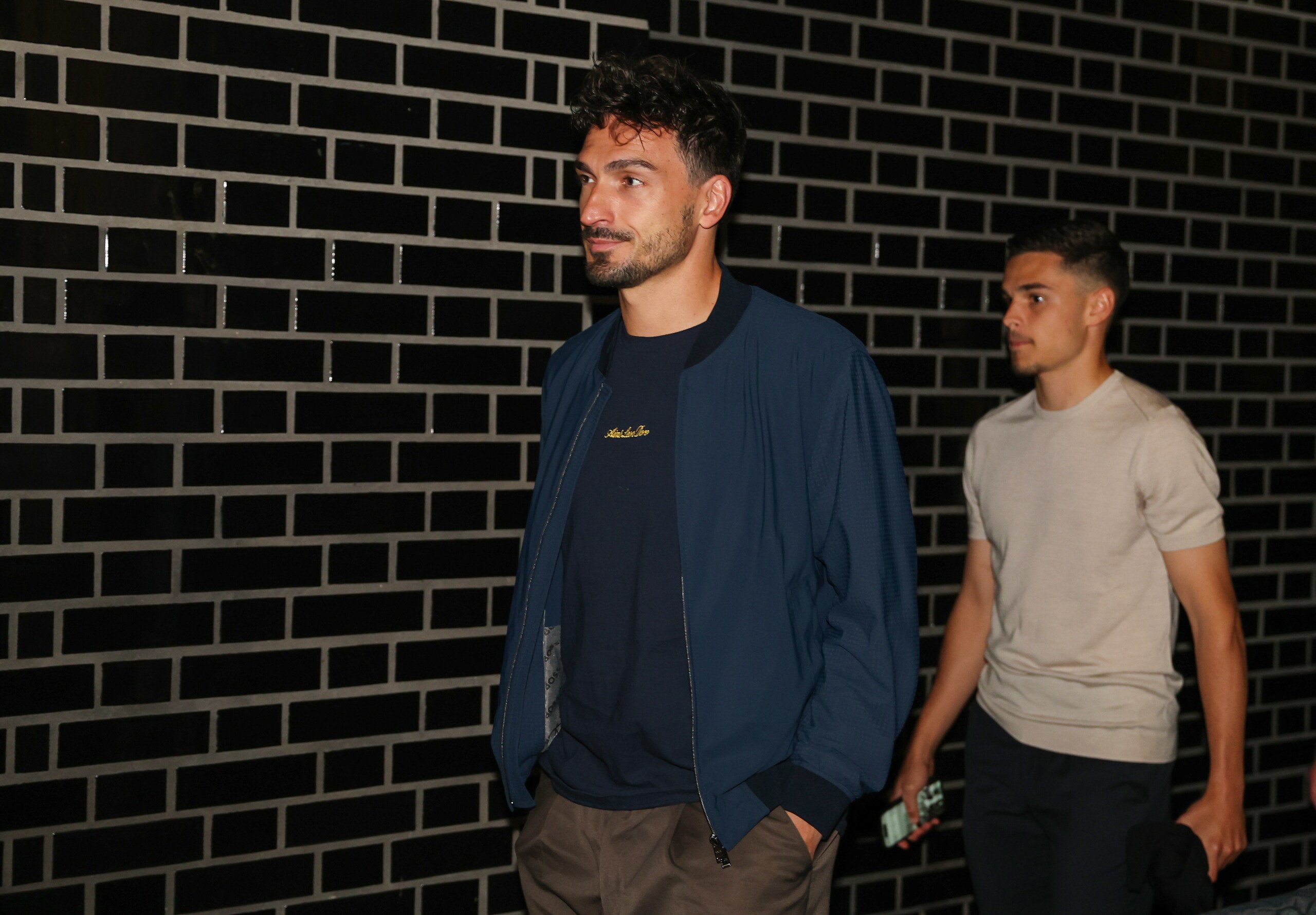 Roma, atterrato Hummels. Sirene arabe per Rabiot