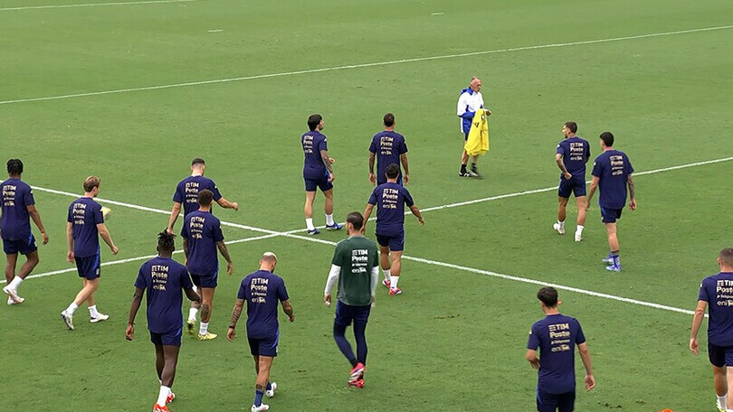 La rifinitura degli Azzurri prima della partenza per Parigi