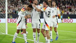 Nations League, la Germania super l'Ungheria. Napoli: passeggiata notturna di Conte in città