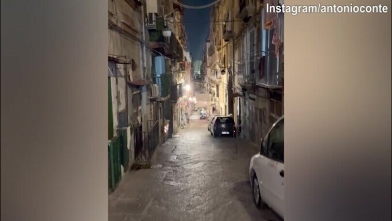 Conte in visita al Murales di Maradona: i tifosi impazziscono