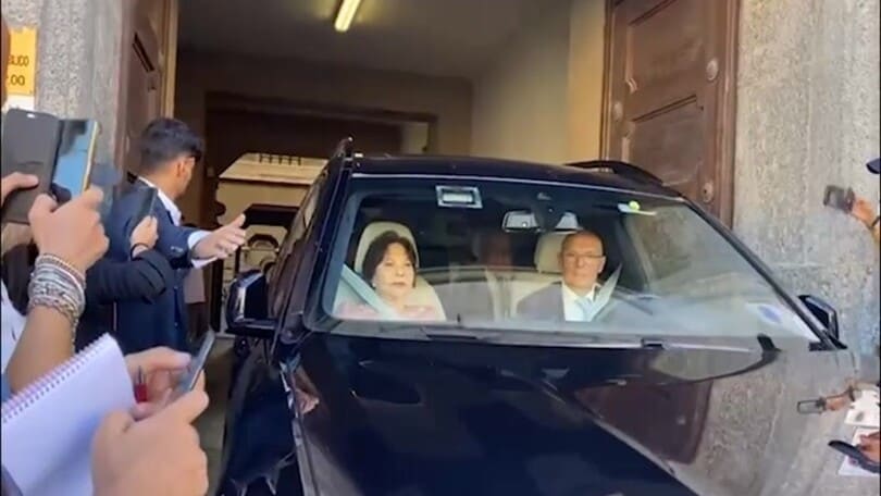 Matrimonio concluso, l'uscita di Galliani ed Helga