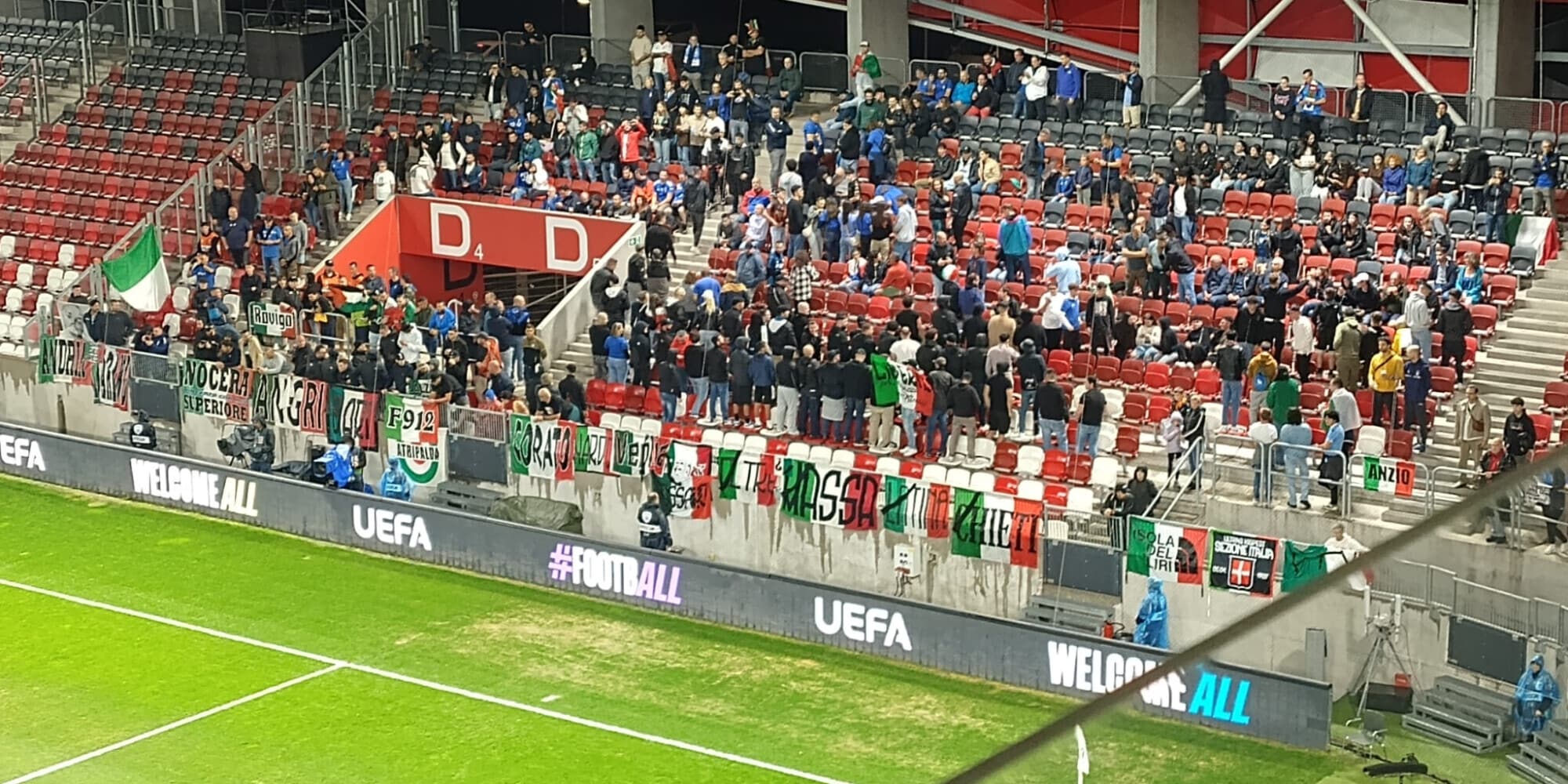 Italia, il duro gesto dei tifosi azzurri durante l'inno di Israele