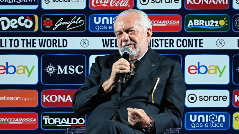 Napoli, De Laurentiis si emoziona sul palco. Inter: Dumfries verso il rinnovo