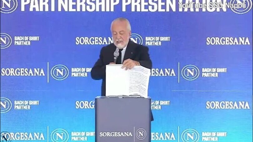 De Laurentiis: "Lo spettacolo è appena cominciato". Poi scoppia in lacrime