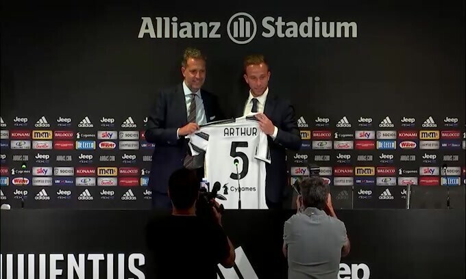 Juventus, a gennaio pista Brasile per Arthur