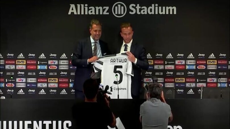 Juventus, a gennaio pista Brasile per Arthur