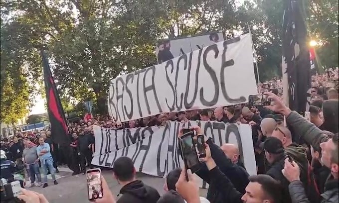 Milan, la curva sprona la squadra