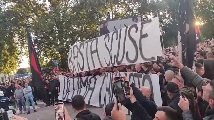 Milan, la curva sprona la squadra