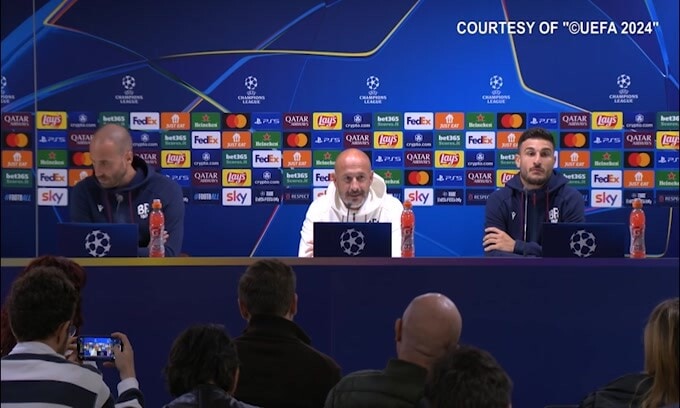 Bologna, in tre in conferenza. Italiano spiega perché