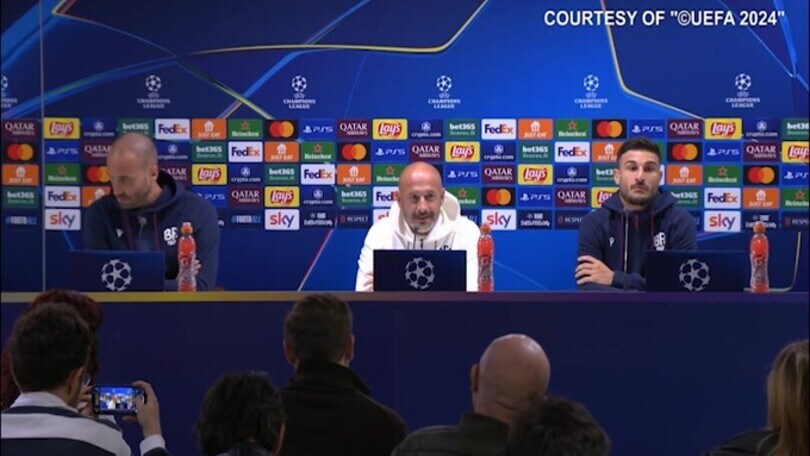 Bologna, in tre in conferenza. Italiano spiega perché