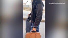 Tamberi show, sollevamento pesi in stazione