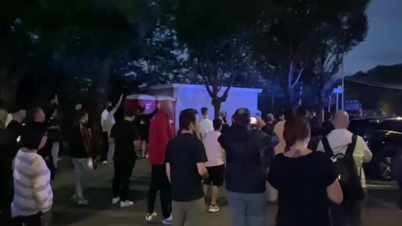 Trigoria, la contestazione dei tifosi non si ferma: "Mercenari"
