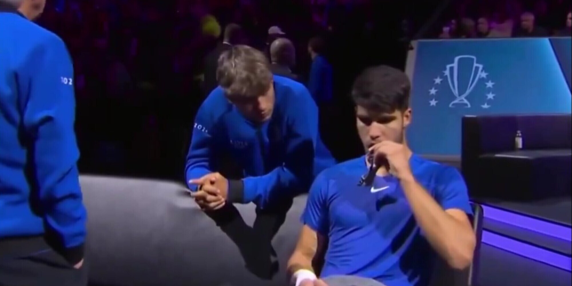 Cobolli e la scenetta con Alcaraz durante la Laver Cup: il video è virale