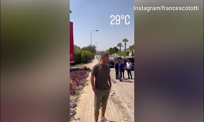 30°gradi, sole: Francesco Totti è in Egitto