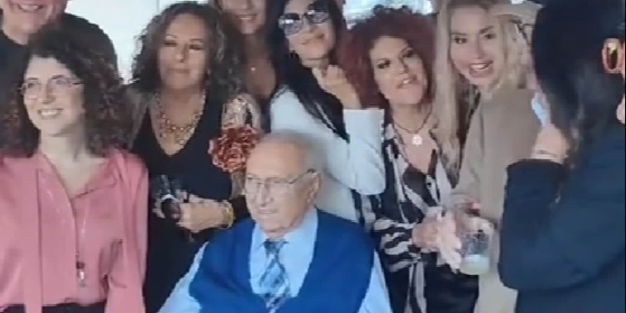 Pippo Baudo in carrozzina: la foto virale sui social, ecco come sta