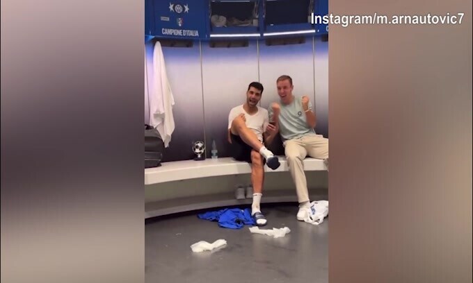 Arnautovic scherza con Taremi: "Sei felice? Mvp Mvp..."