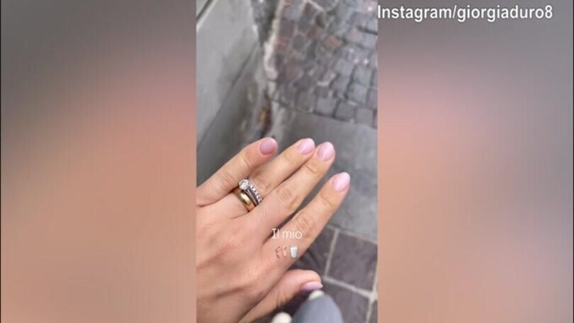 Lady Belotti di corsa e sotto la pioggia