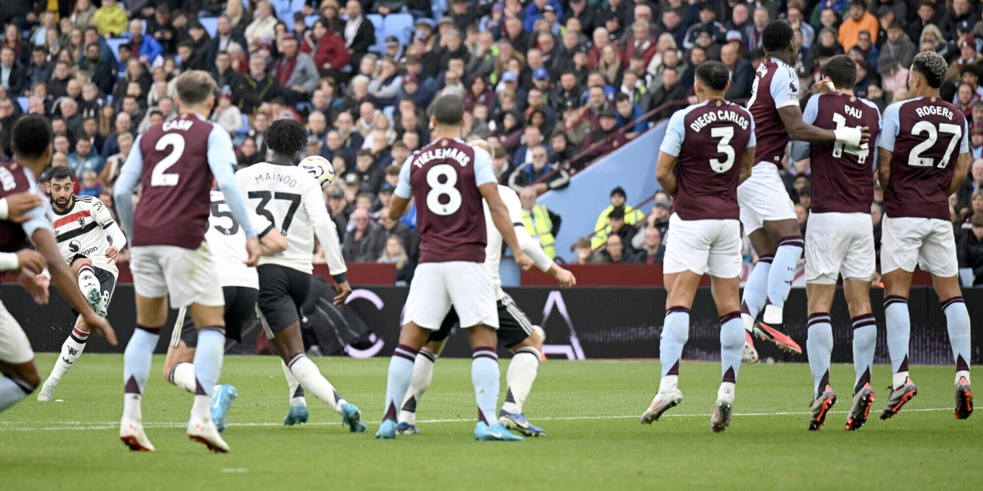 Premier League, United in giornata no. Frena il Chelsea, crolla il Tottenham