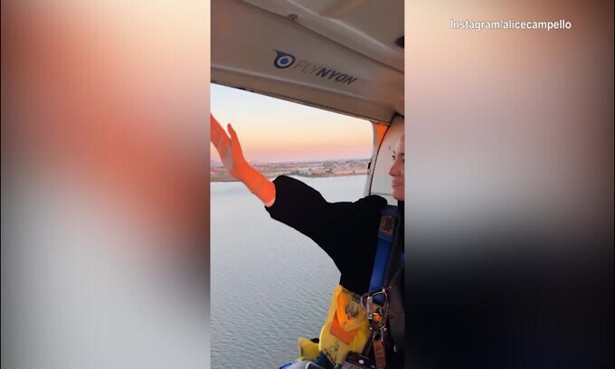 Alice Campello in volo su New York