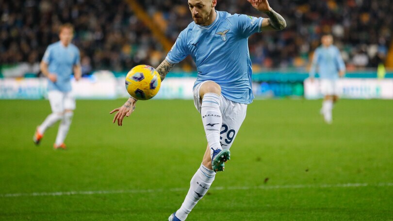 Lazio: Lazzari fuori un mese. Roma, frecciata social di Hummels al club