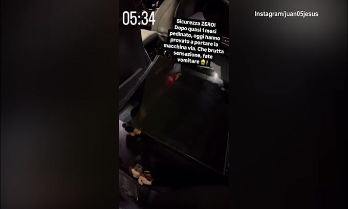 Ecco come è ridotta la macchina di Juan Jesus