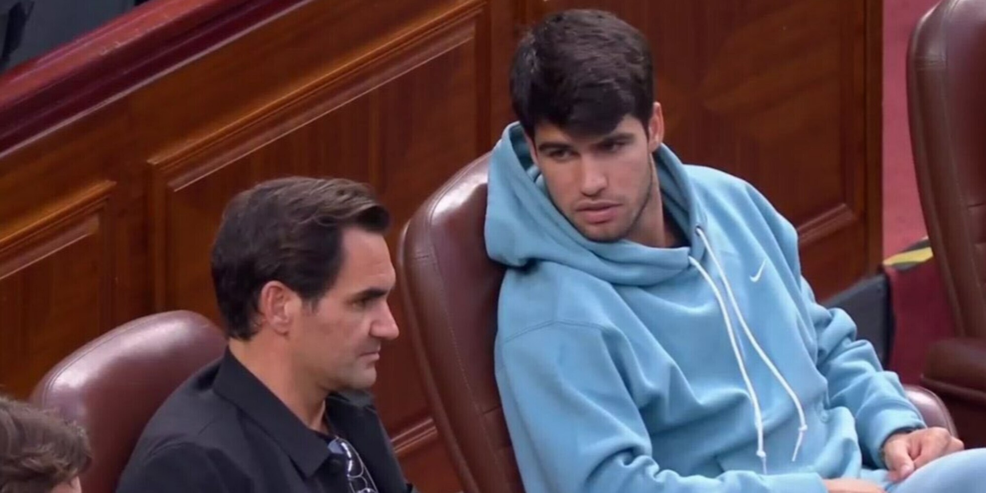 Sorpresa, c’è Alcaraz dietro il box di Sinner: lo aspetta per prendere l’aereo?