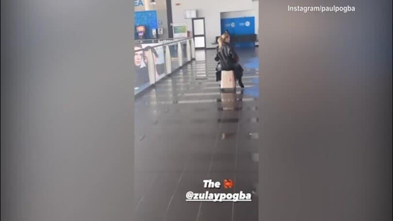 Pogba e la moglie, che risate in aeroporto