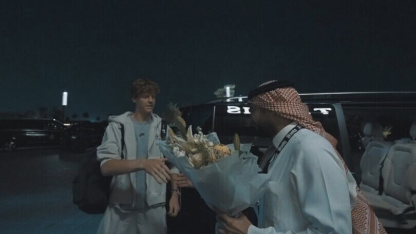 Sinner accolto da sceicco in Arabia Saudita per la Six Kings Slam