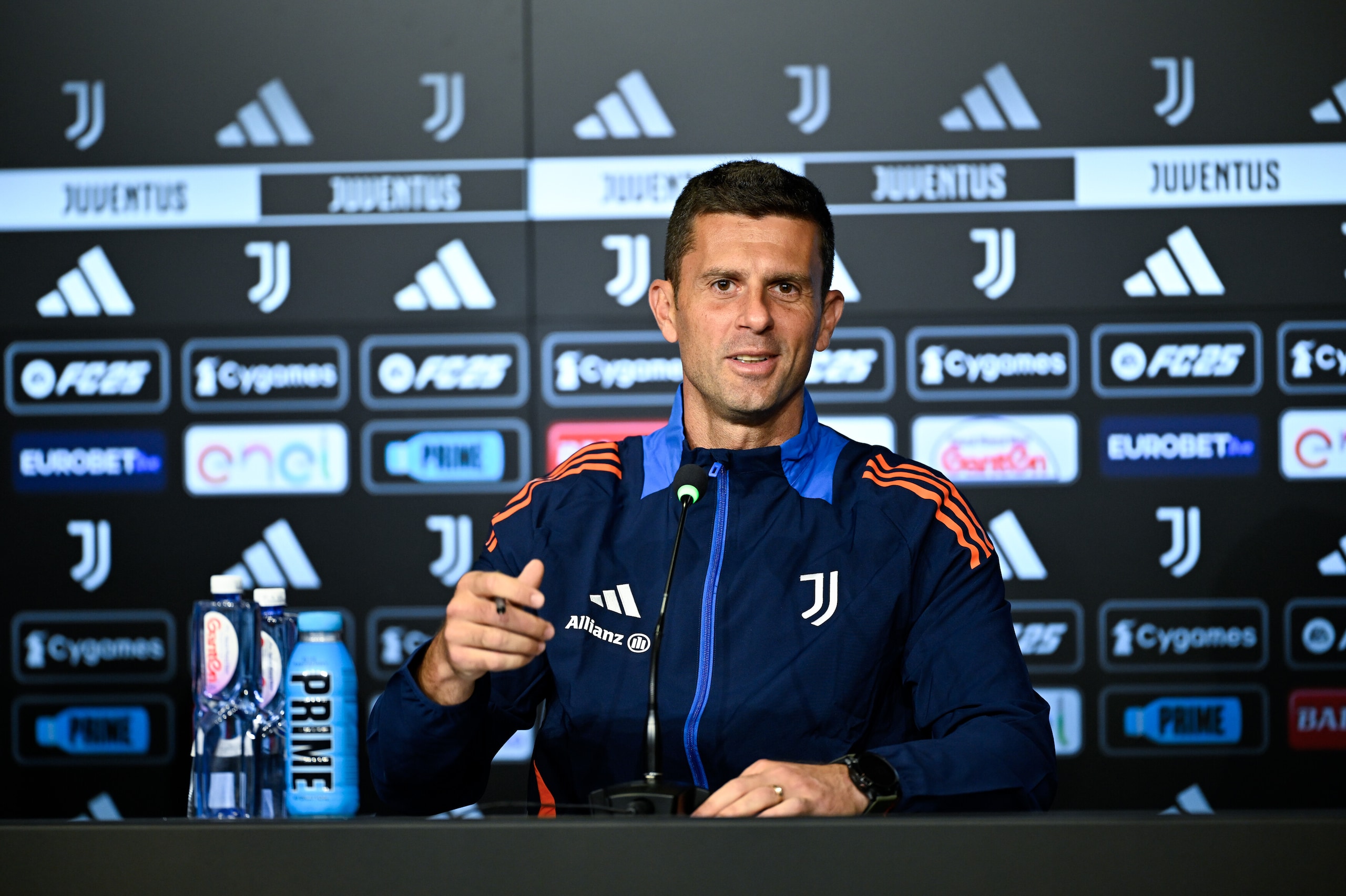 Juve, le parole di Motta. Strootman si ritira