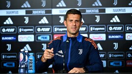 Juve, le parole di Motta. Strootman si ritira