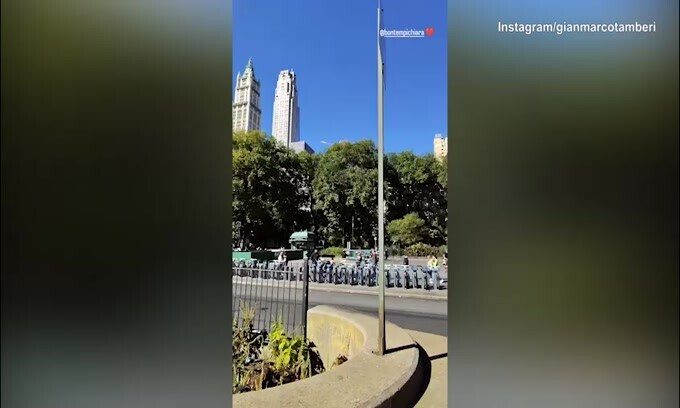 Tamberi, bacio romantico a New York