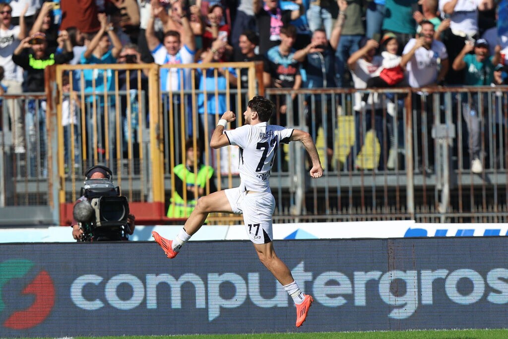 Napoli, battuto l'Empoli 0-1. Juve, svaligiata la villa di Douglas Luiz