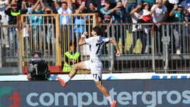 Napoli, battuto l'Empoli 0-1. Juve, svaligiata la villa di Douglas Luiz