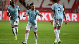 Lazio, altra vittoria in Europa: battuto il Twente. Solo 1-0 della Roma sulla Dinamo Kiev