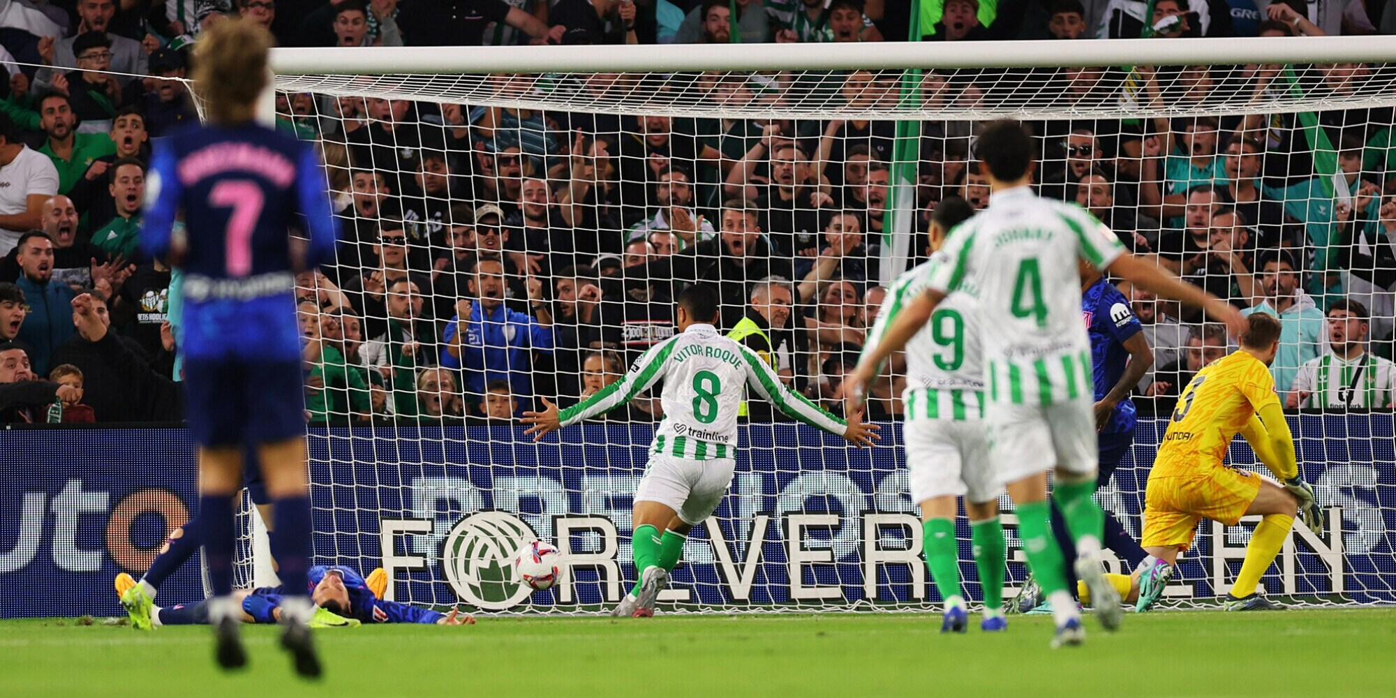 Liga, l'Atletico Madrid perde a Siviglia. Barranechea non basta al Valencia