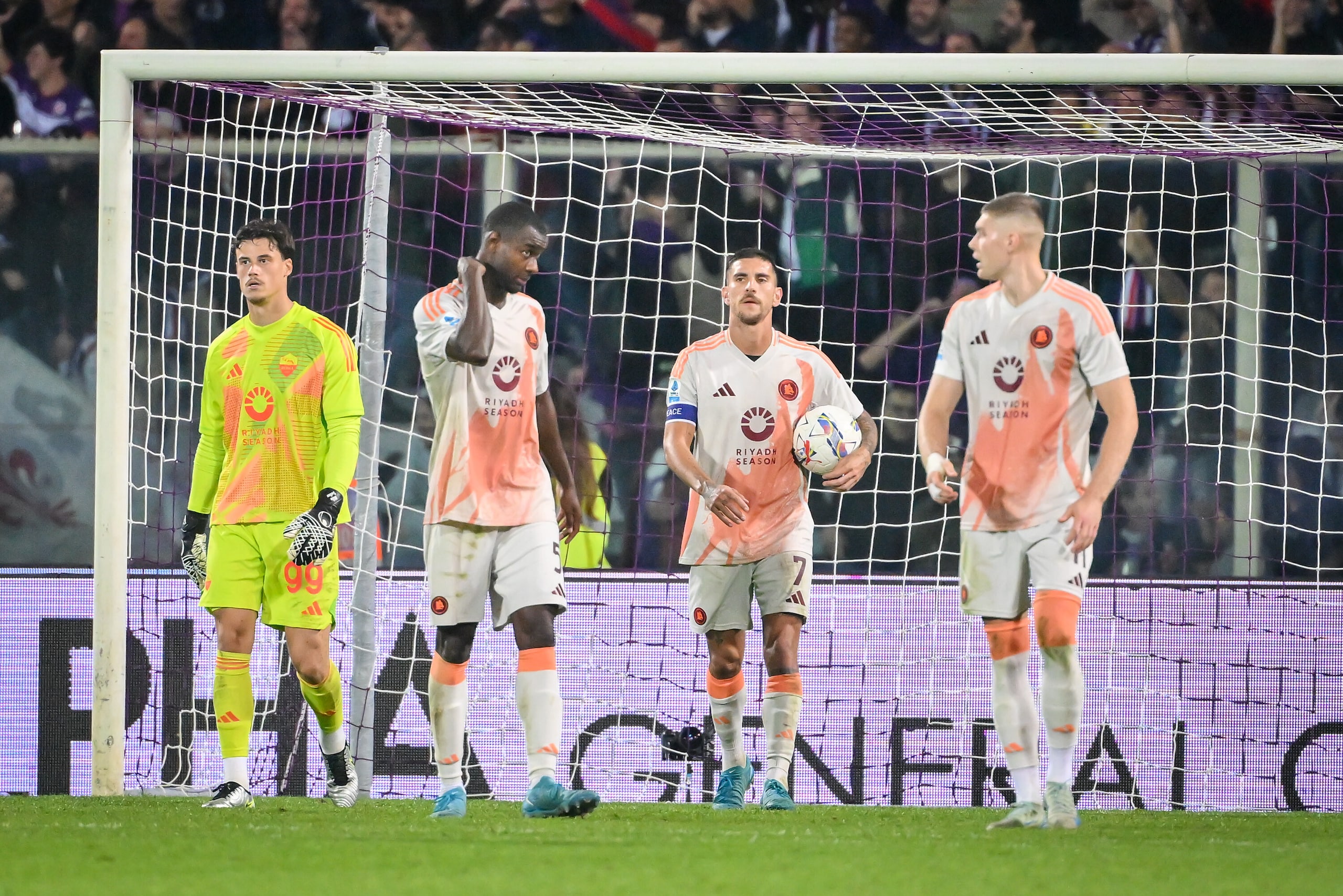 Roma, che disfatta a Firenze. Il Derby d'Italia termina 4-4
