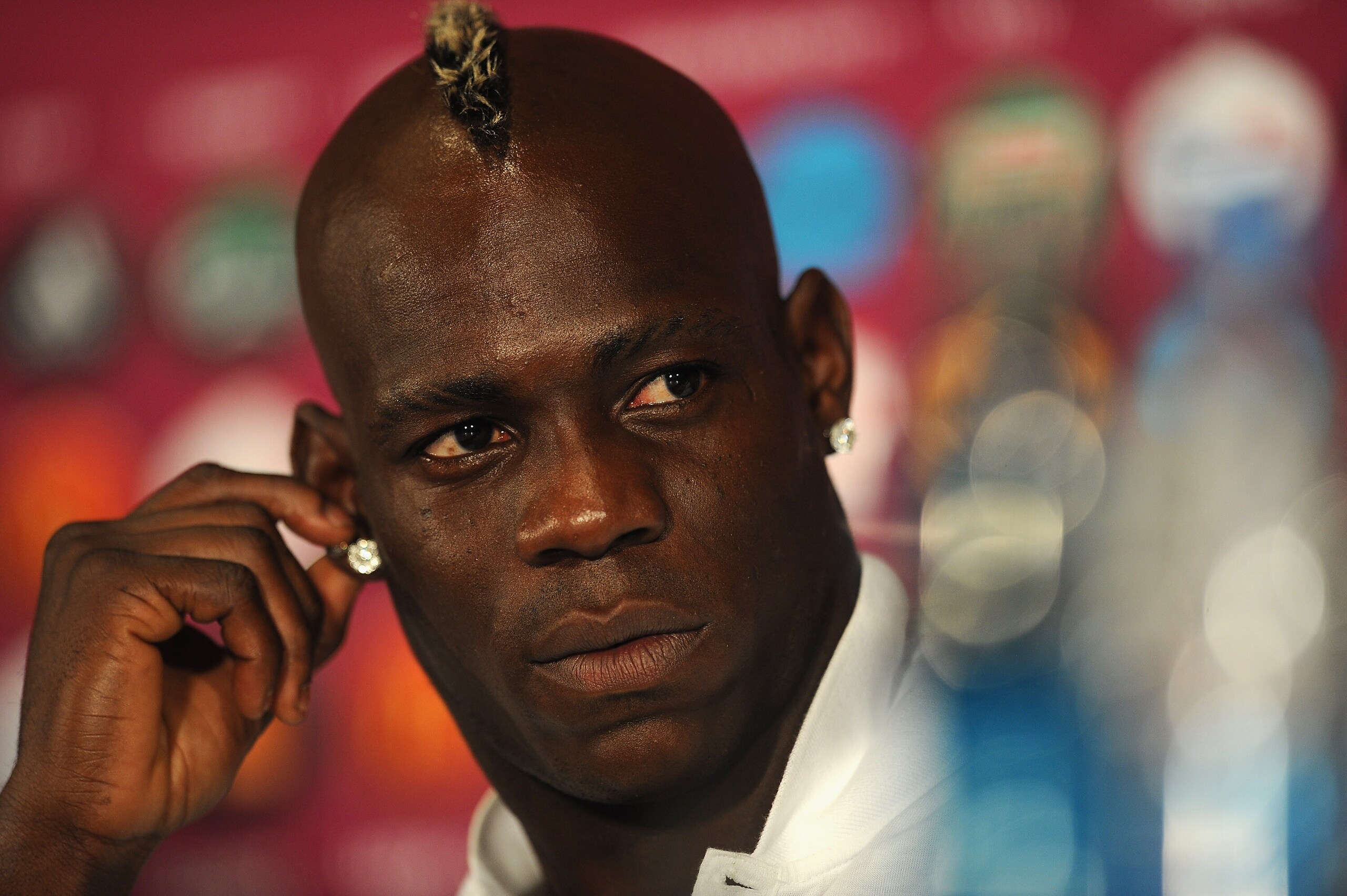 Genoa, Balotelli ha svolto le visite mediche. Premier League: il Man Utd esonera Ten Hag