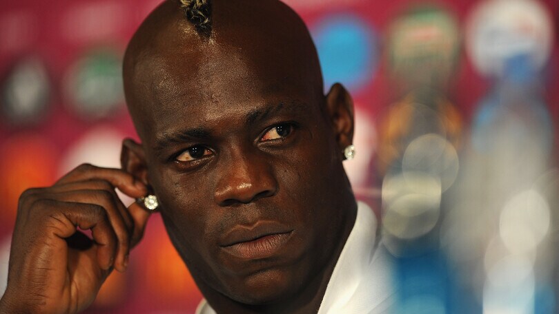 Genoa, Balotelli ha svolto le visite mediche. Premier League: il Man Utd esonera Ten Hag