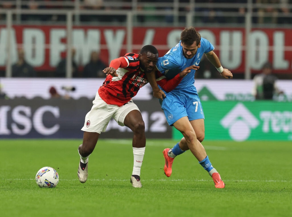 Il Napoli supera il Milan. Bologna corsaro a Cagliari