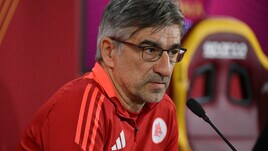 Roma, Juric parla in conferenza. Napoli: omaggio da brividi a Maradona