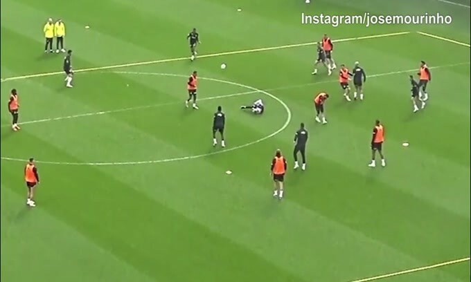 Fenerbahce, infortunio in allenamento per Mou: "investito" da un suo calciatore