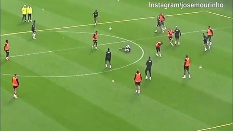 Fenerbahce, infortunio in allenamento per Mou: "investito" da un suo calciatore