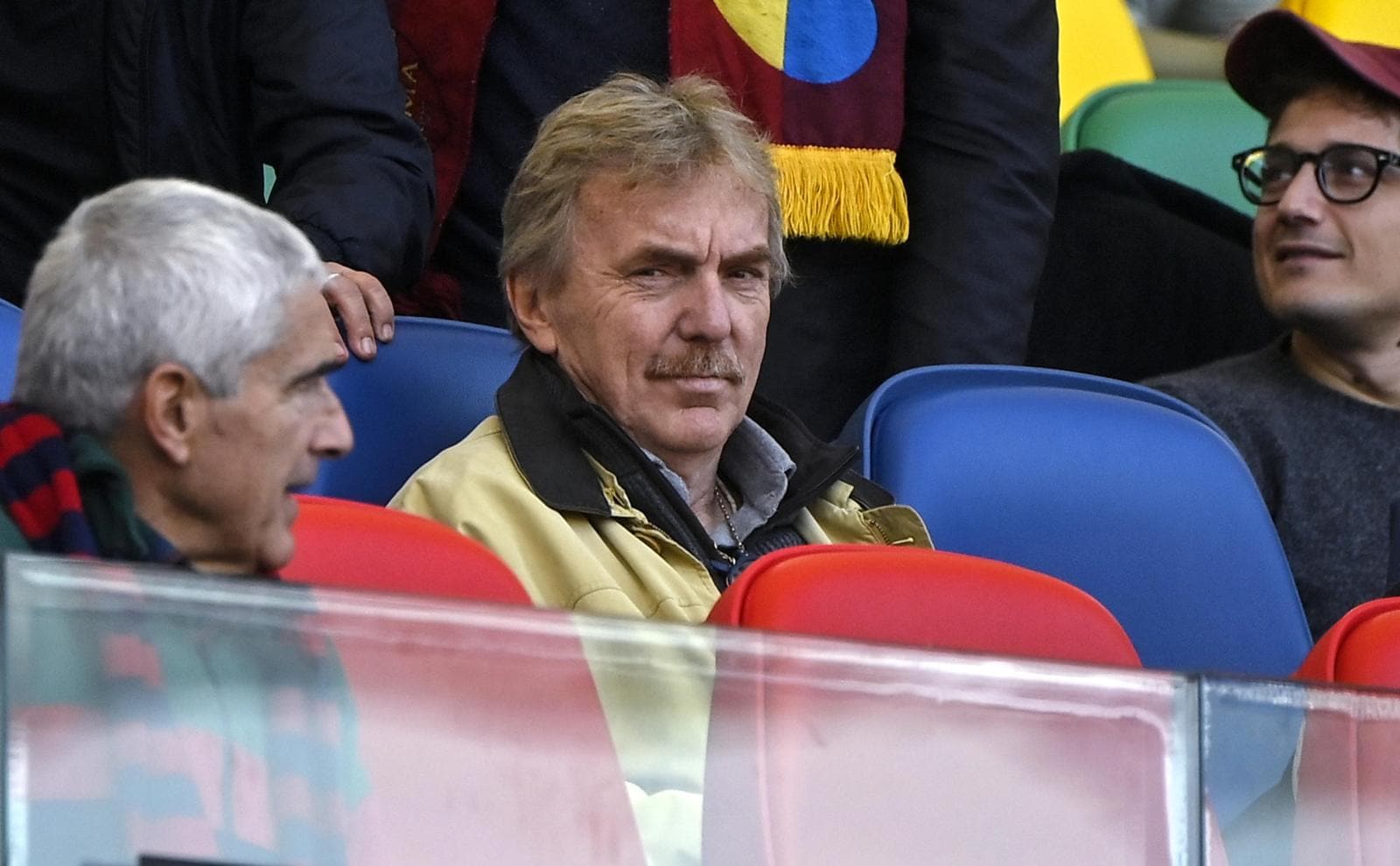 Ghisolfi a testa bassa, le smorfie di Hummels e Boniek: le foto della delusione Roma