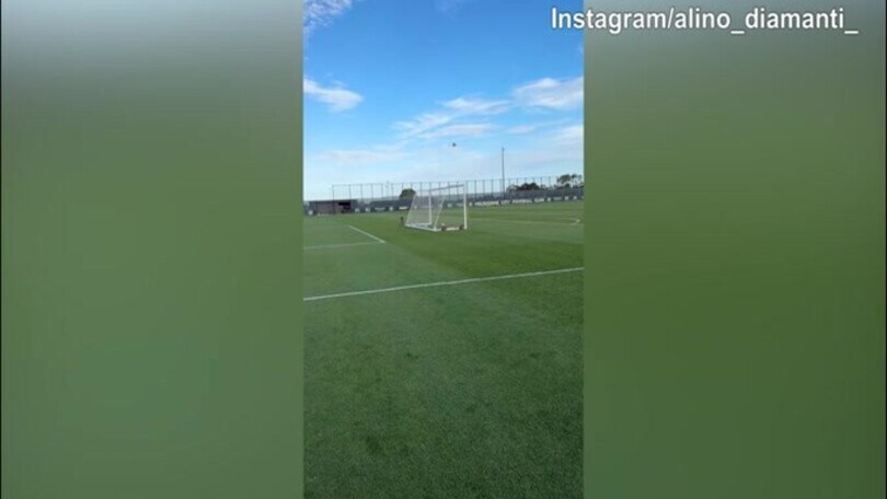 Diamanti, che colpo: traversa e gol..da dietro la porta