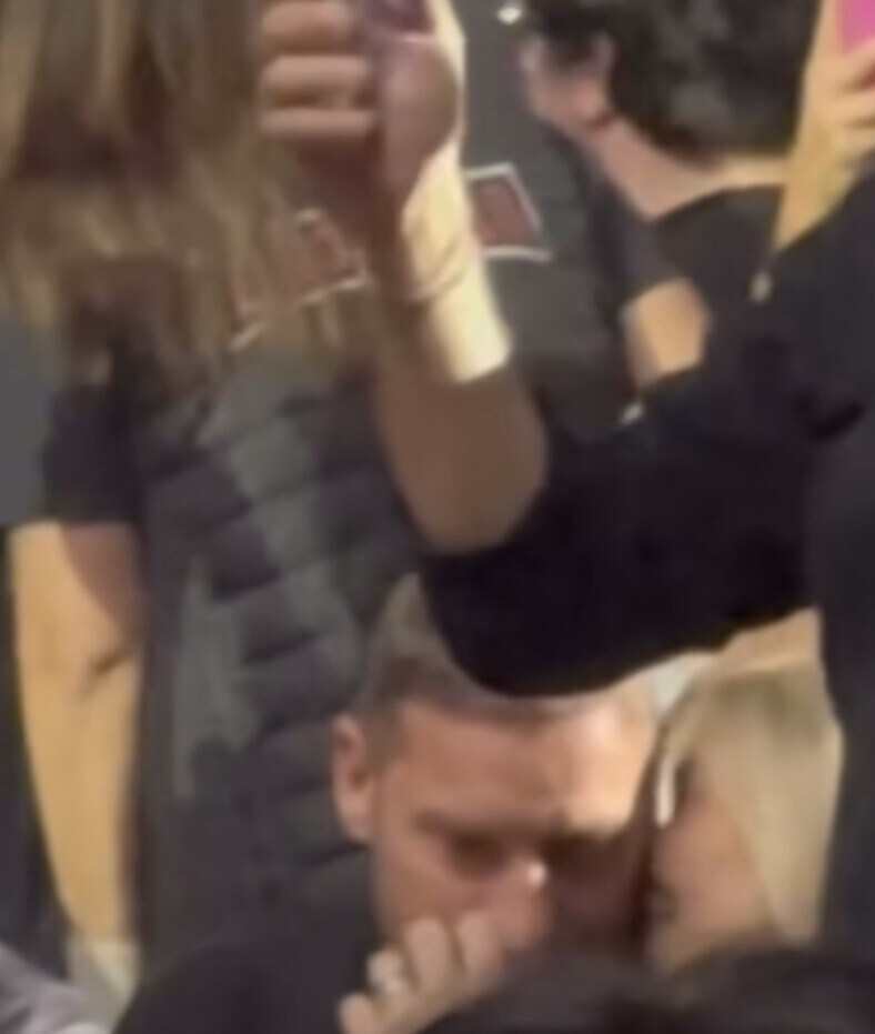 Totti e Noemi al concerto di Renato Zero